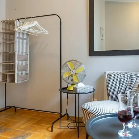 Domus Krakowski 3-bedroom Apt.