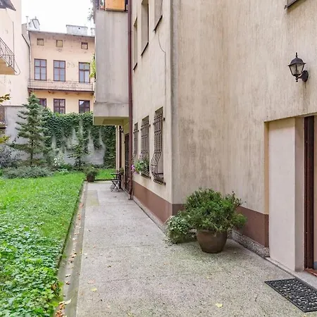 Domus Krakowski 3-bedroom Apt. Krakow