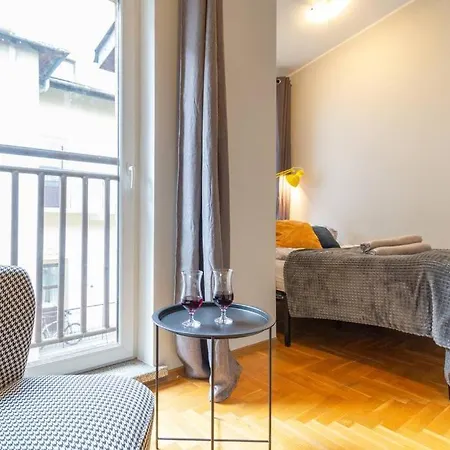 Domus Krakowski 3-bedroom Apt. Daire