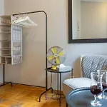 Domus Krakowski 3-bedroom Apt.