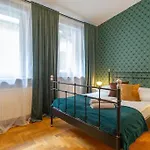 Domus Krakowski 3-bedroom Apt.