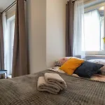Domus Krakowski 3-bedroom Apt. Apartment *