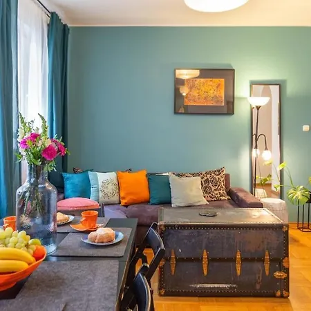 Domus Krakowski 3-bedroom Apt. *