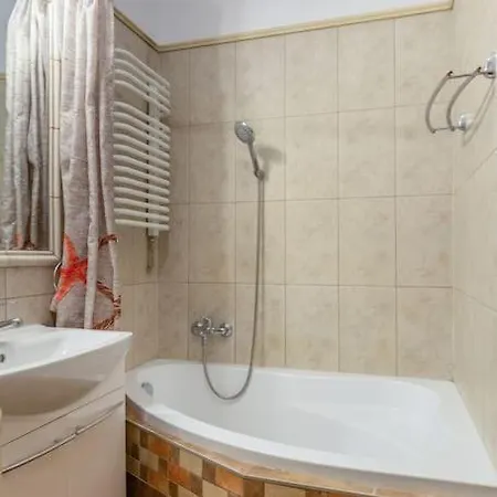 Domus Krakowski 3-bedroom Apt. Appartement